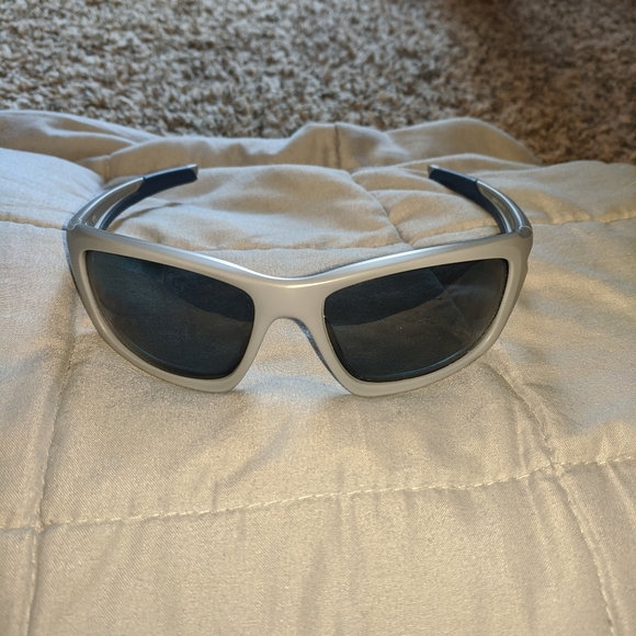 Authentic Men's Oakley Sunglasses 🕶️ - Picture 9 of 12